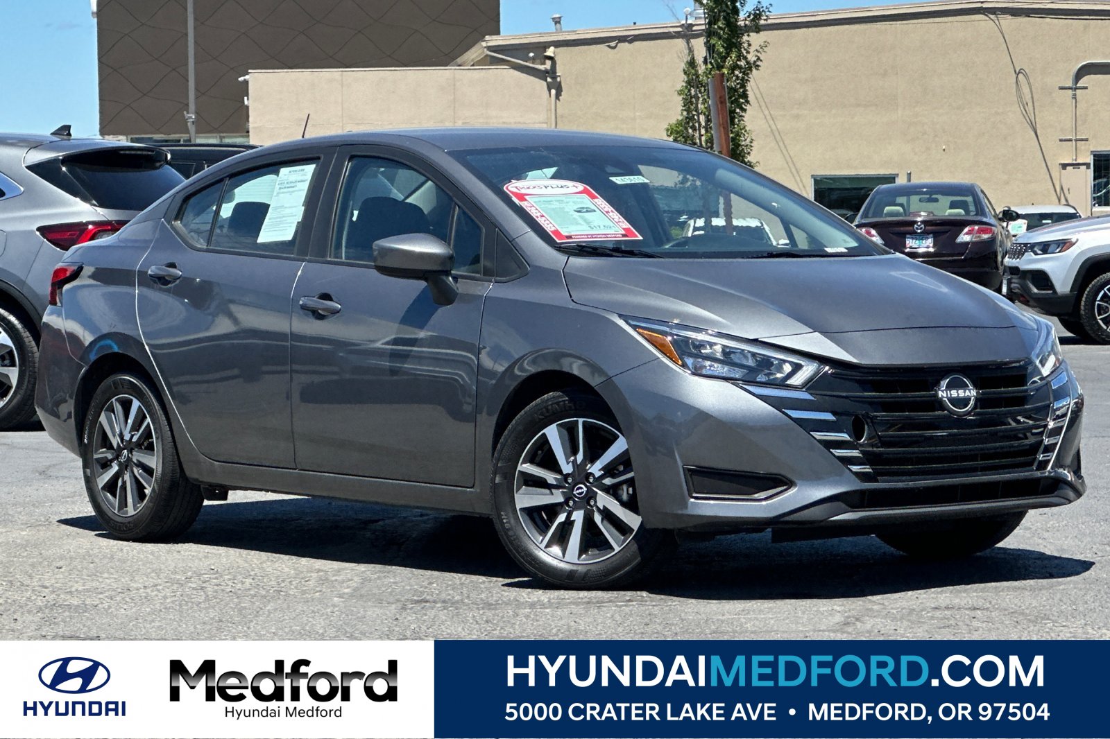 Used 2025 Nissan Versa SV FWD image 1