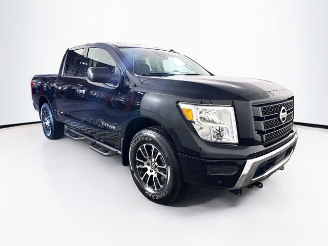 Used 2021 Nissan Titan SV w/ SV Convenience Package AWD/4WD image 3