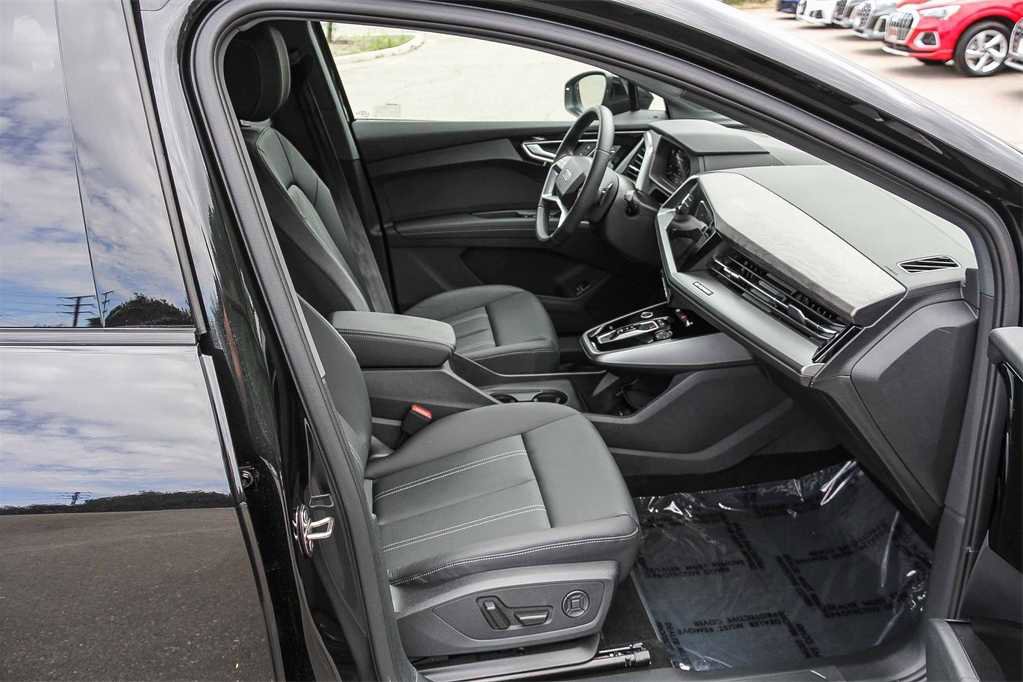 Used 2025 Audi Q4 e-tron Premium Plus w/ Premium Plus image 18