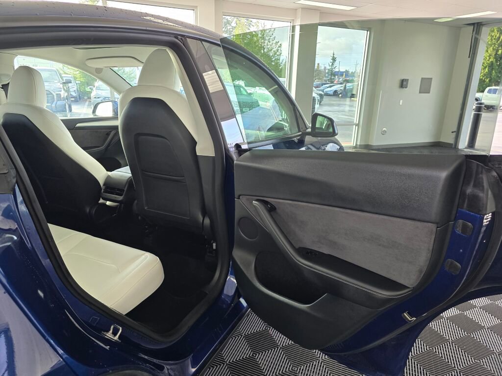 Used 2025 Tesla Model Y Long Range image 42