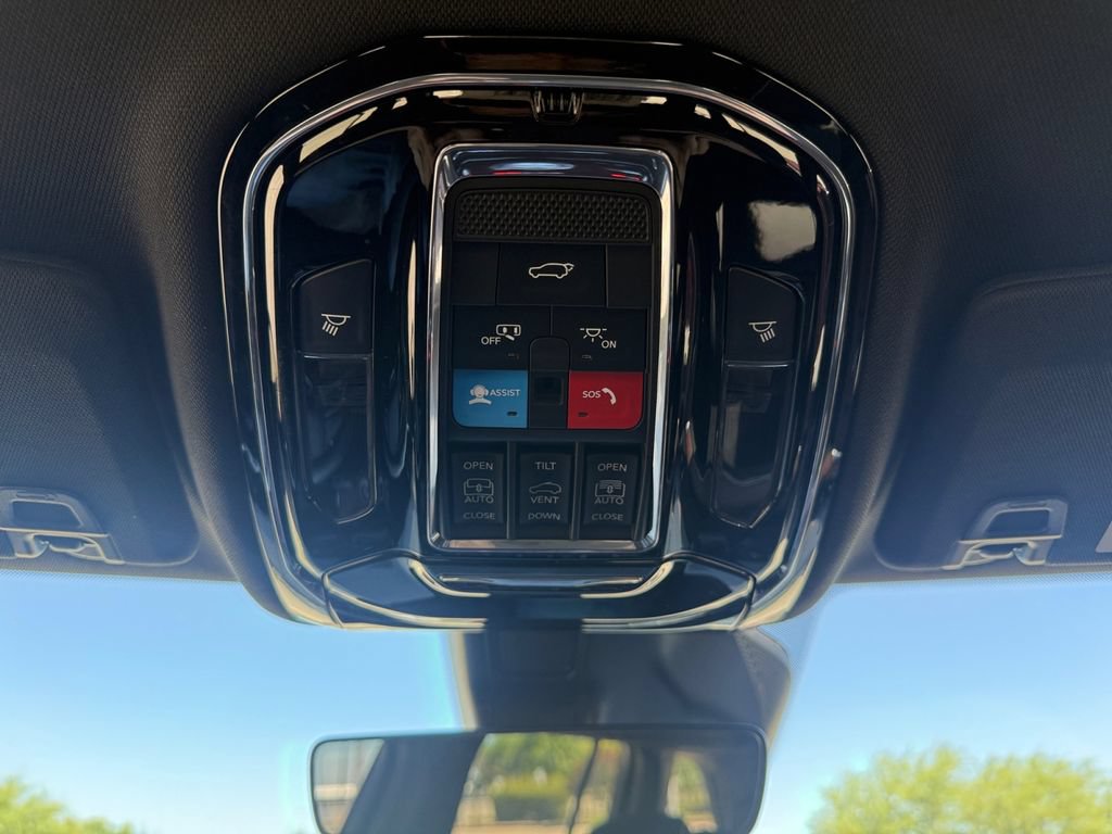 Used 2025 Jeep Grand Cherokee Summit w/ Obsidian Package AWD/4WD image 21