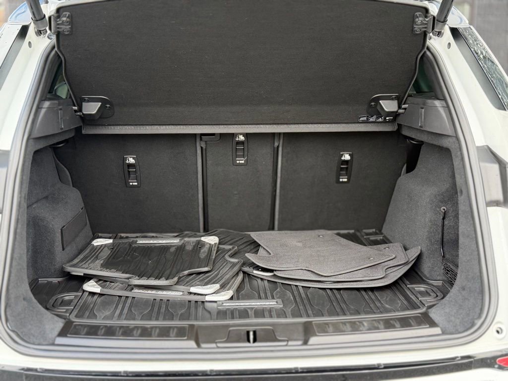 Used 2020 Land Rover Range Rover Evoque R-Dynamic SE image 18