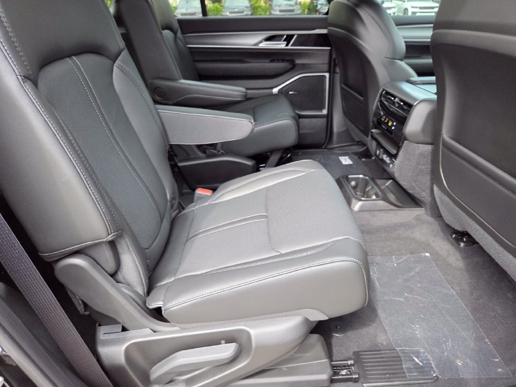 New 2027 Jeep Grand Wagoneer 4WD image 18