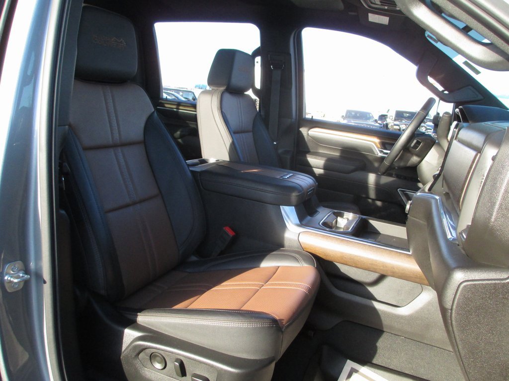 Certified 2025 Chevrolet Silverado 3500 High Country w/ Technology Package image 24