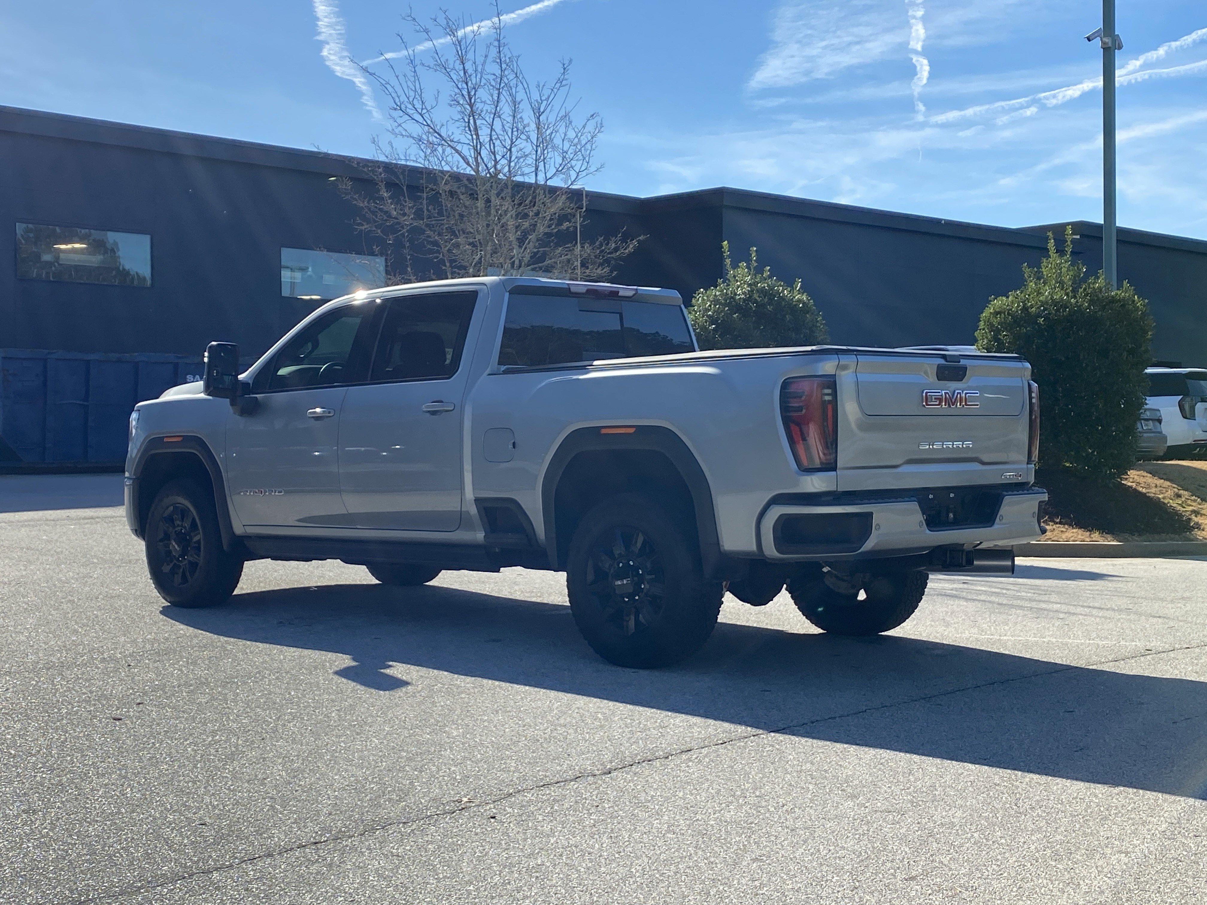 Used 2025 GMC Sierra 2500 AT4 w/ AT4 Premium Plus Package image 8