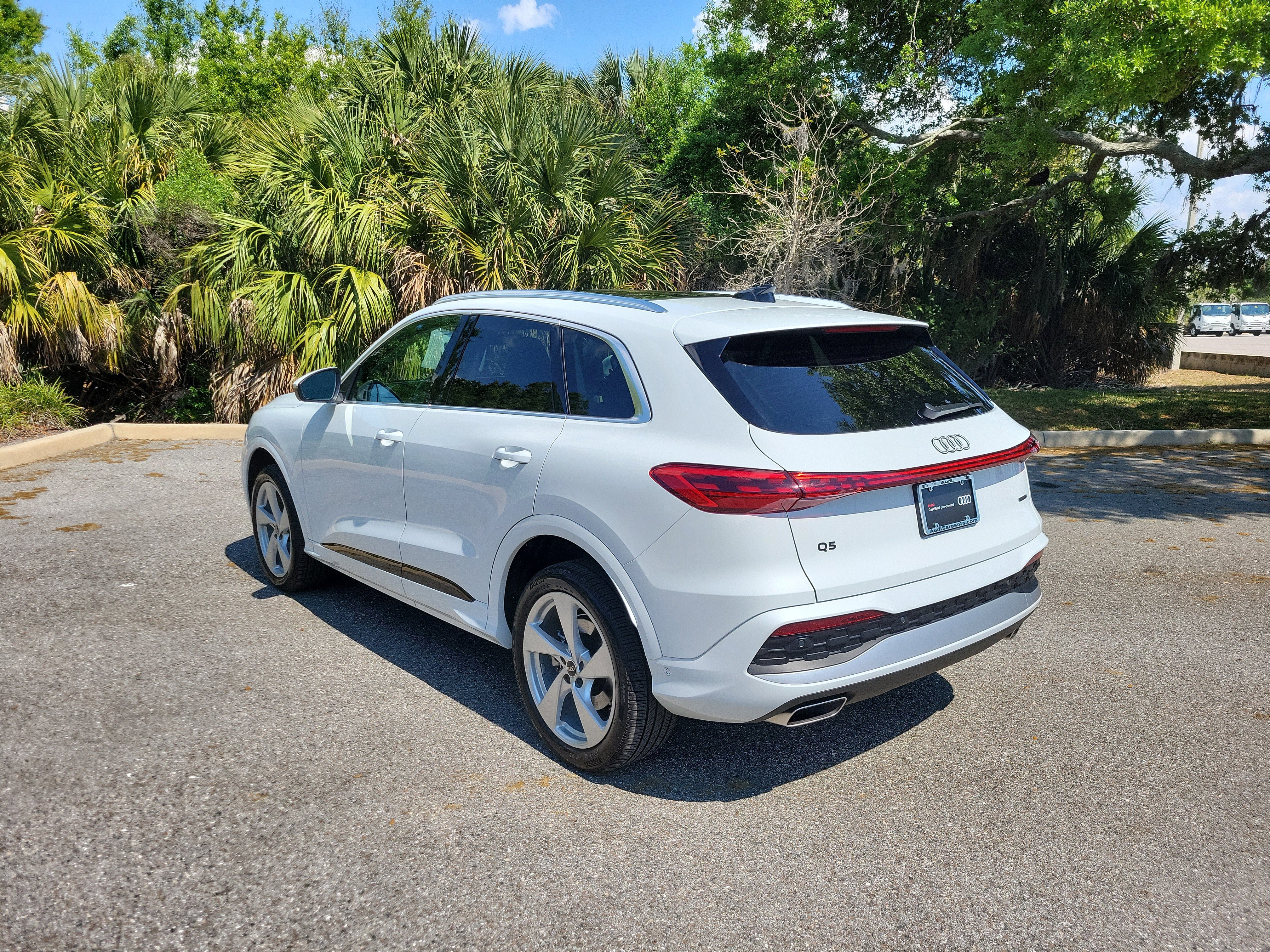 Used 2025 Audi Q5 Premium Plus w/ Premium Plus image 6