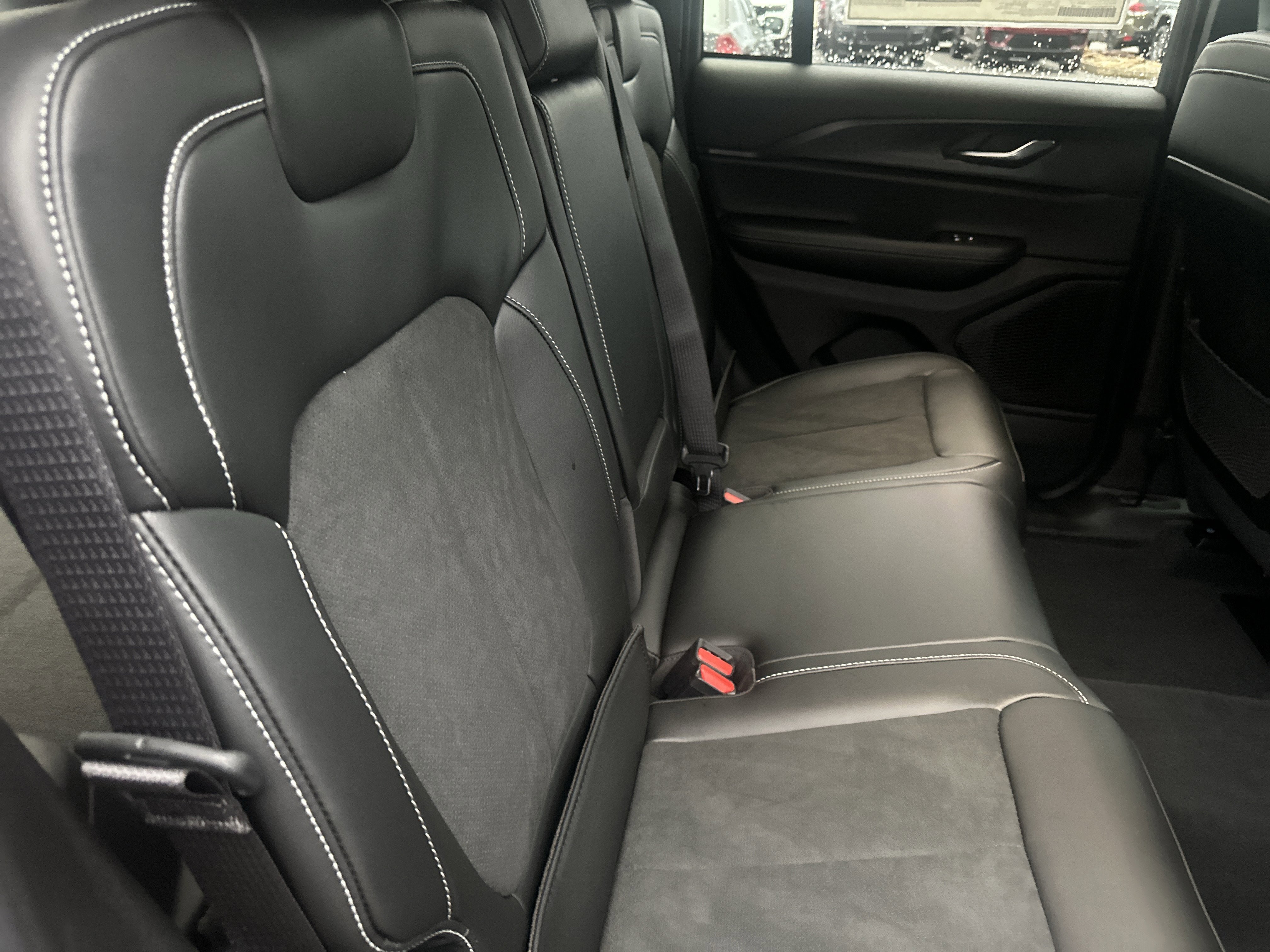 New 2025 Jeep Grand Cherokee Altitude AWD/4WD image 26