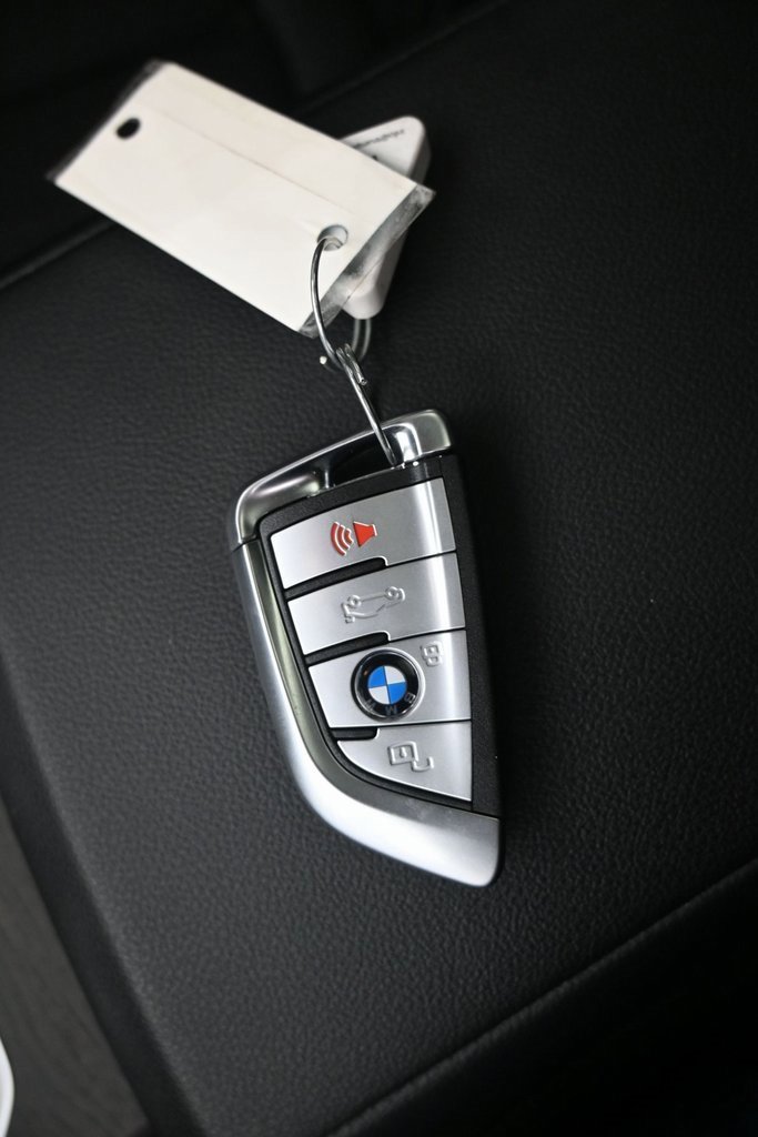 Used 2024 BMW 330i xDrive Sedan w/ Premium Package image 11