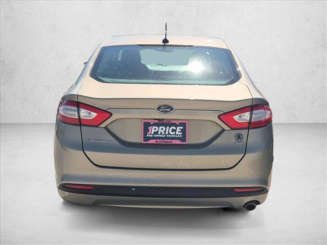 Used 2015 Ford Fusion SE FWD image 6
