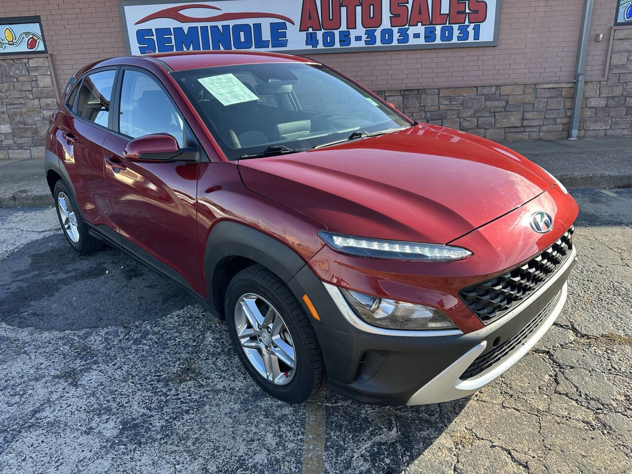 Used 2023 Hyundai Kona SE image 3