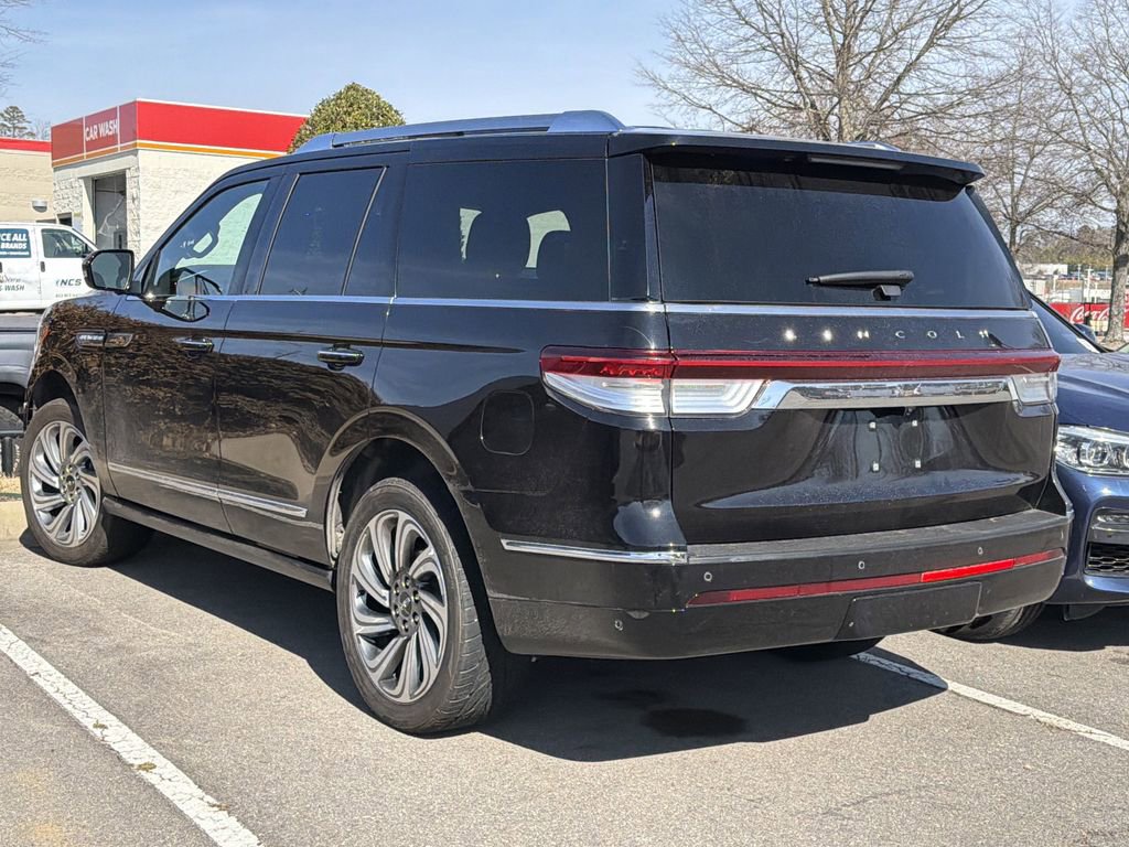 Used 2024 Lincoln Navigator Reserve image 12