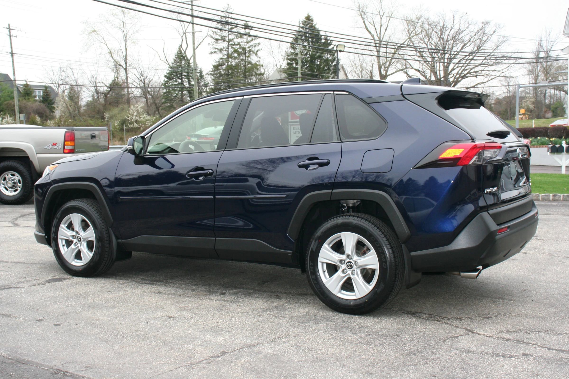 Used 2019 Toyota RAV4 XLE w/ Convenience Package image 8