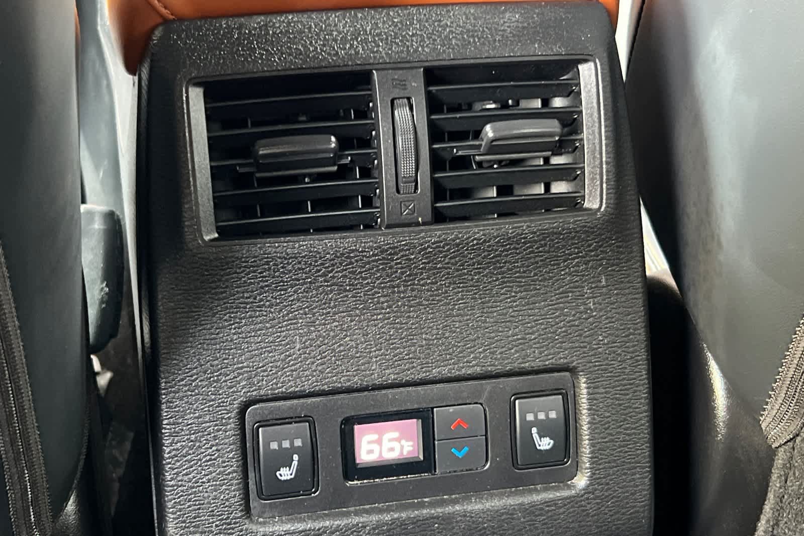 Used 2024 Mitsubishi Outlander SEL FWD image 14