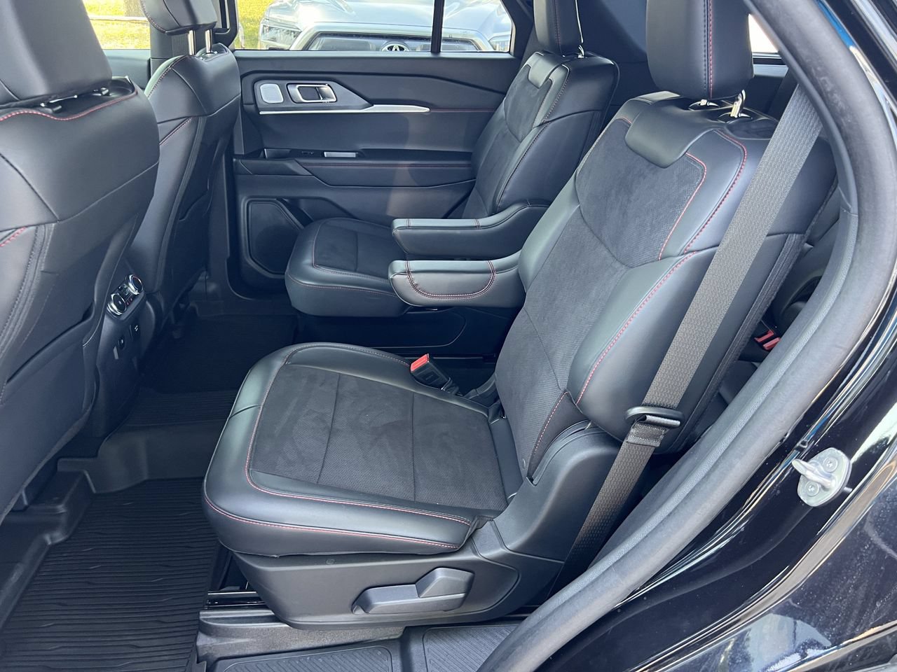 Used 2025 Ford Explorer ST w/ Sun And Sound Package RWD image 25