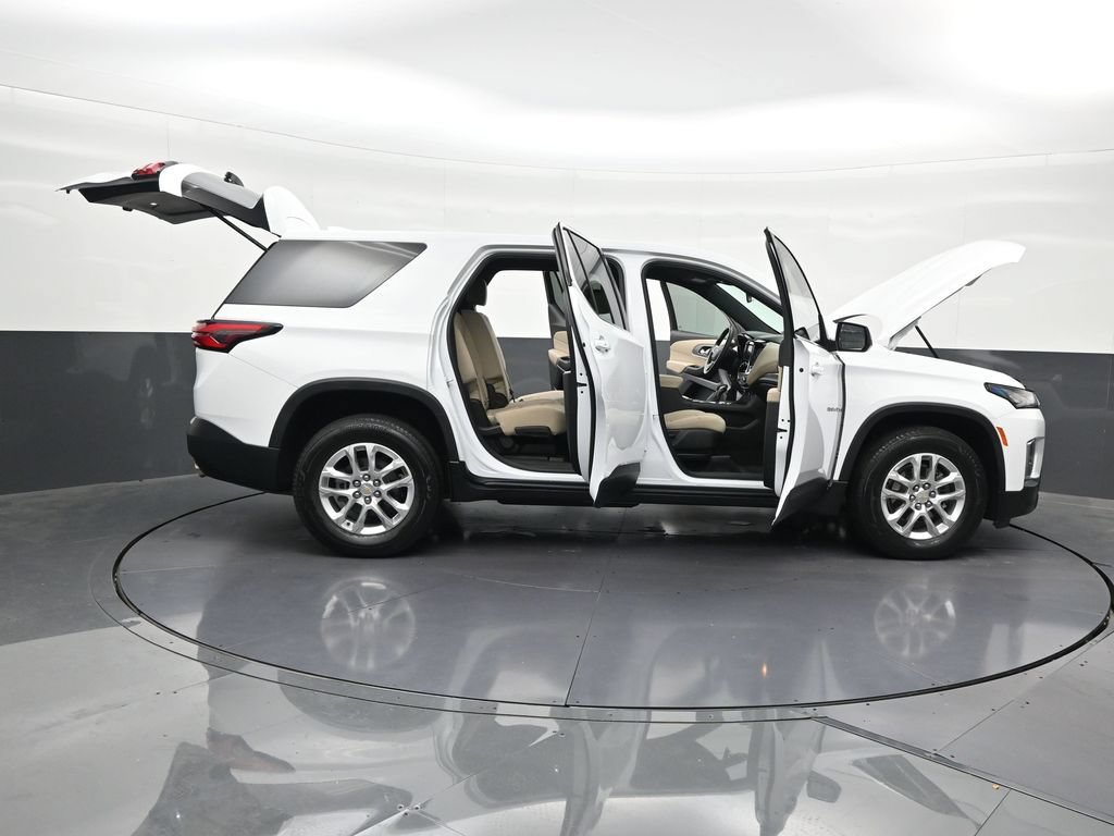 Used 2023 Chevrolet Traverse LS FWD image 37