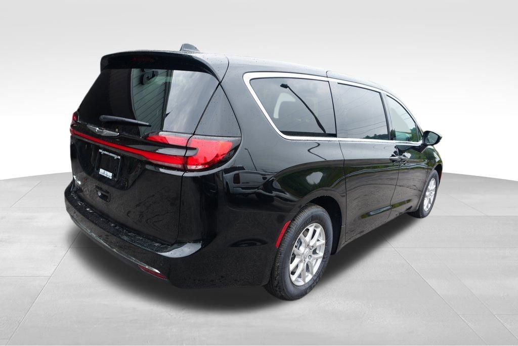 New 2026 Chrysler Pacifica Select image 5