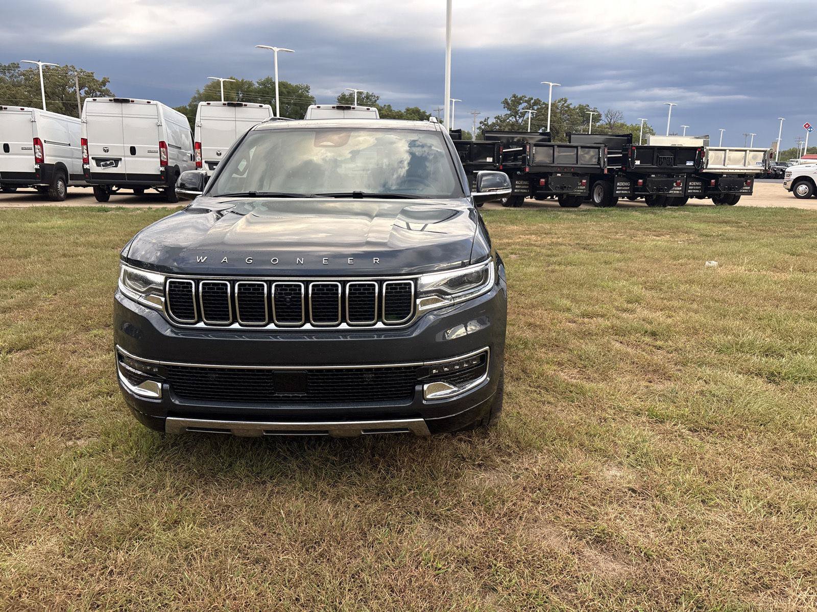 Used 2025 Jeep Wagoneer L Series III w/ Premium Group I AWD/4WD image 2