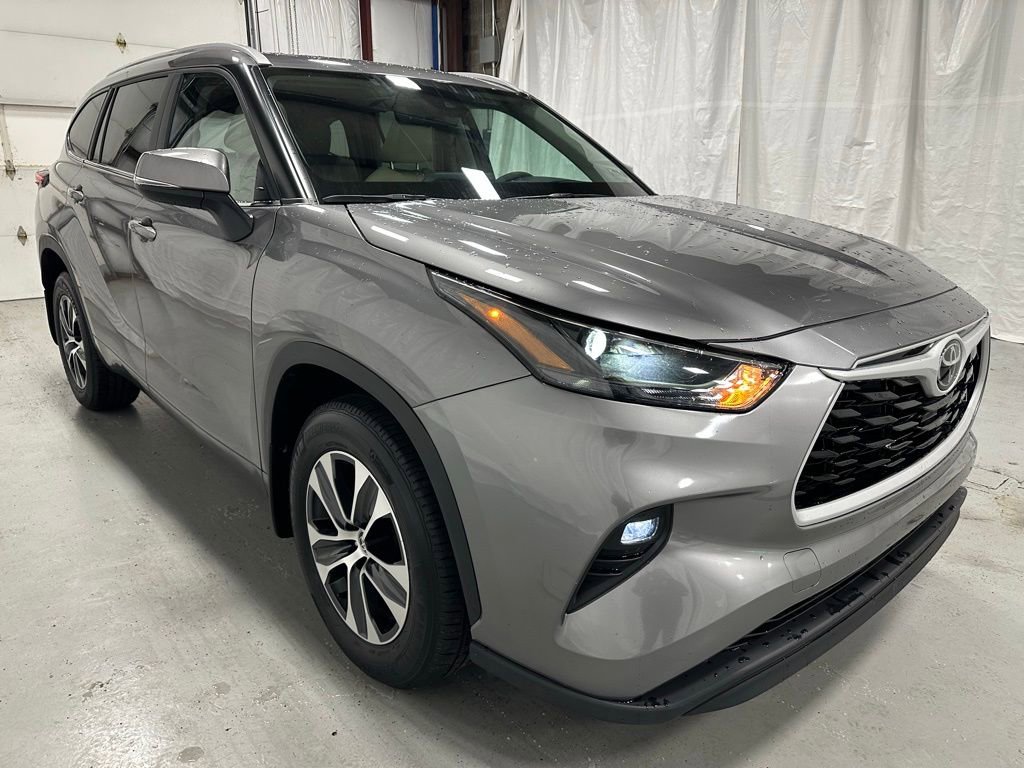 Used 2025 Toyota Highlander XLE