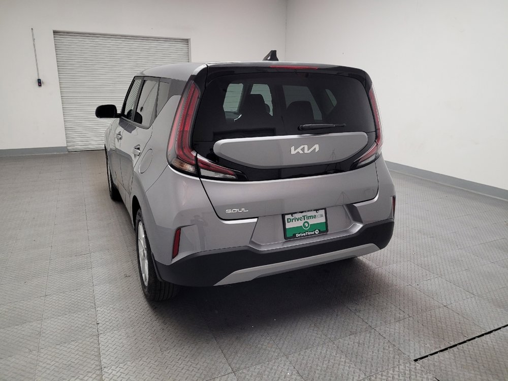 Used 2023 Kia Soul LX w/ LX Technology Package image 6