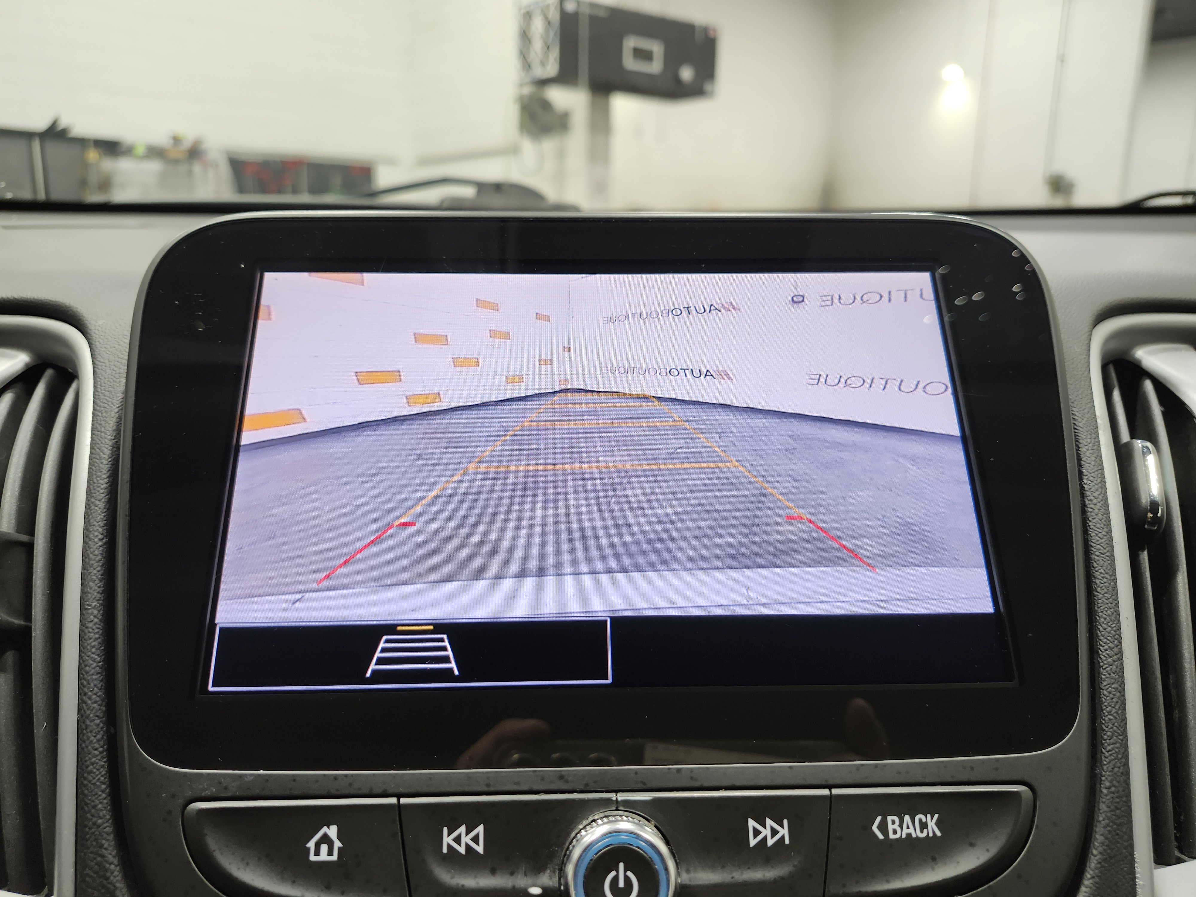 Used 2023 Chevrolet Malibu LS FWD image 2