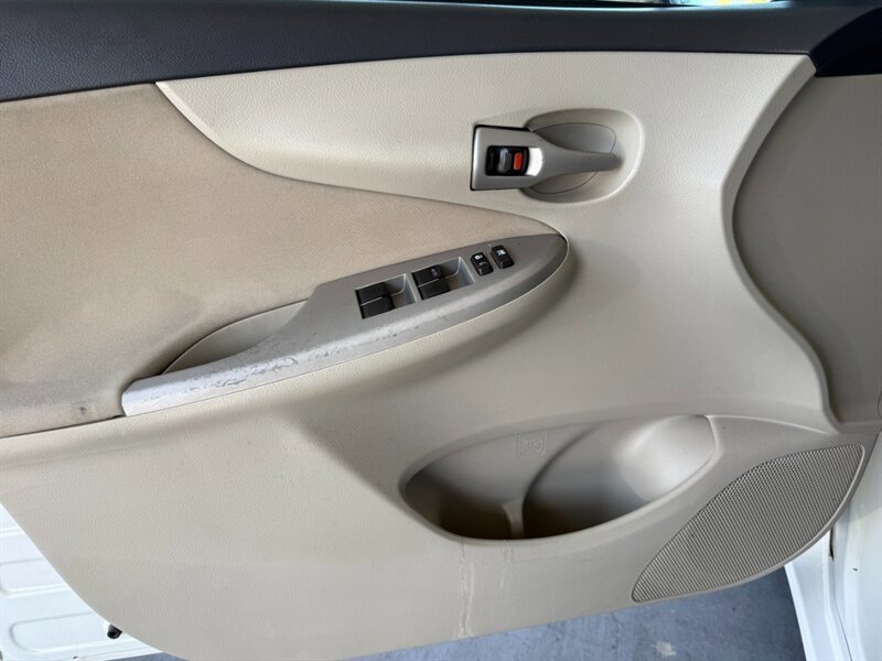 Used 2013 Toyota Corolla LE FWD image 21