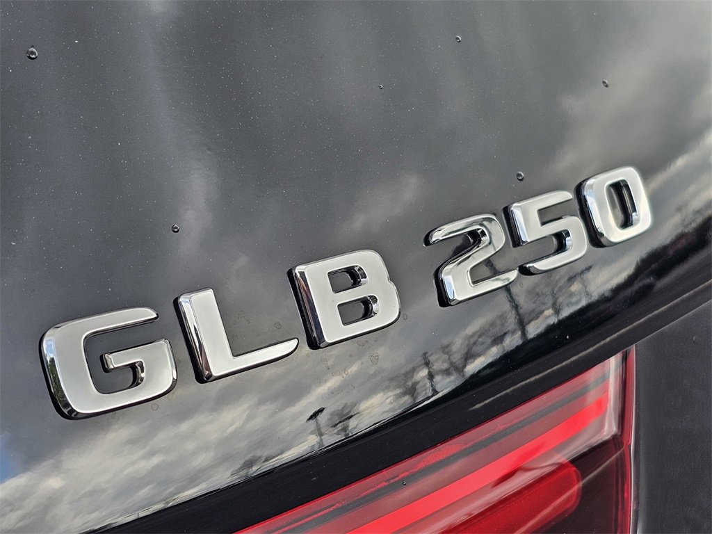 Used 2025 Mercedes-Benz GLB 250 image 12