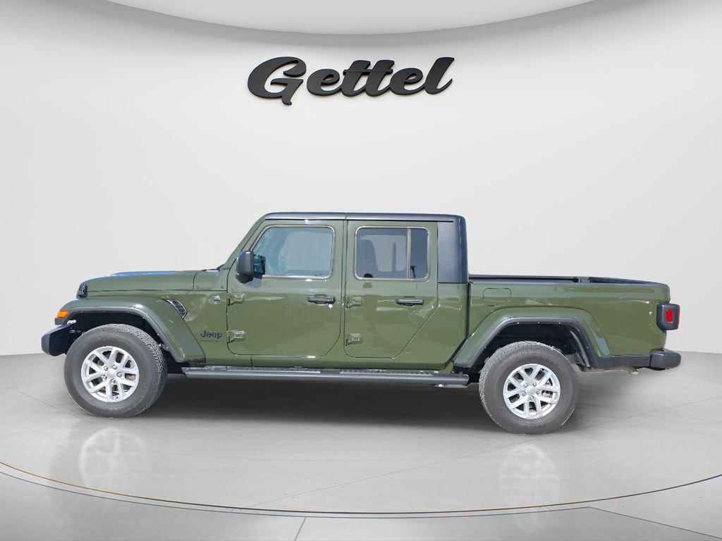 Used 2023 Jeep Gladiator Sport AWD/4WD image 16