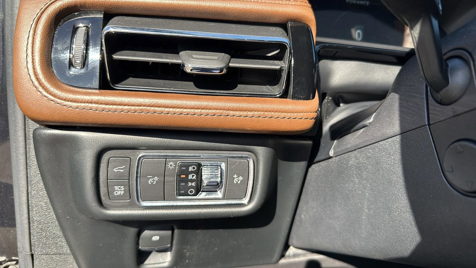 Certified 2022 Lincoln Nautilus Reserve image 18