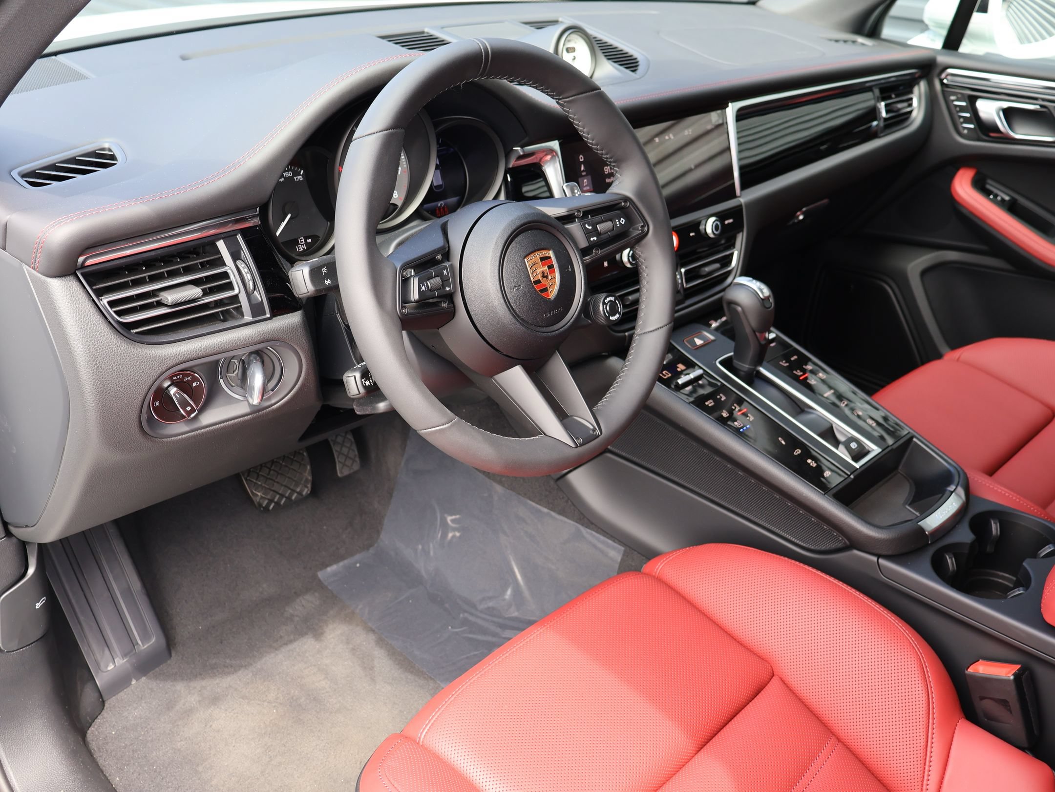 New 2026 Porsche Macan S AWD/4WD image 4