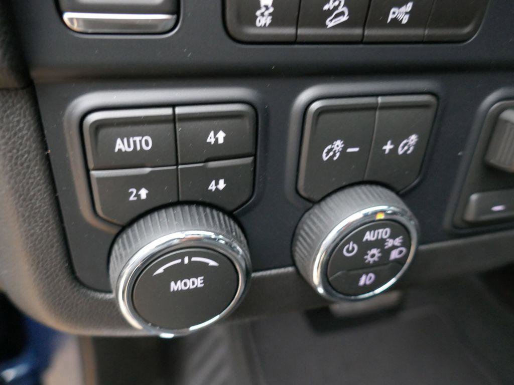 New 2026 Chevrolet Suburban Premier image 17