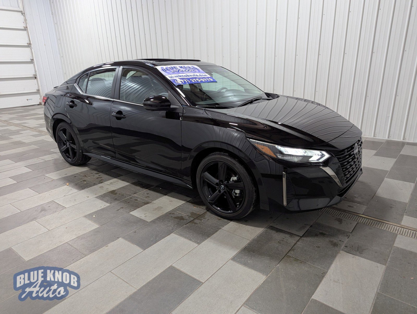 Used 2025 Nissan Sentra SR w/ SR Premium Package image 5