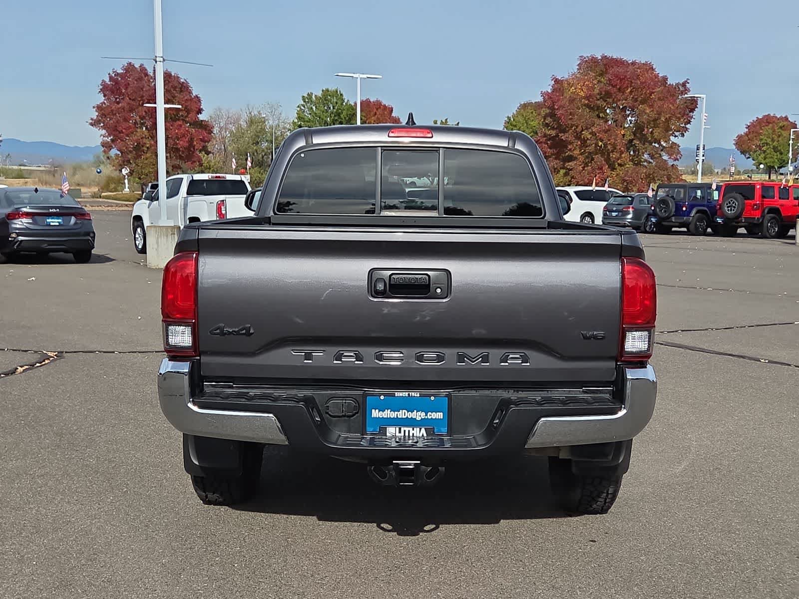 Used 2020 Toyota Tacoma SR5 w/ Blackout Package AWD/4WD image 13