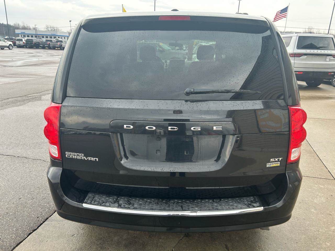 Used 2016 Dodge Grand Caravan SXT FWD image 6