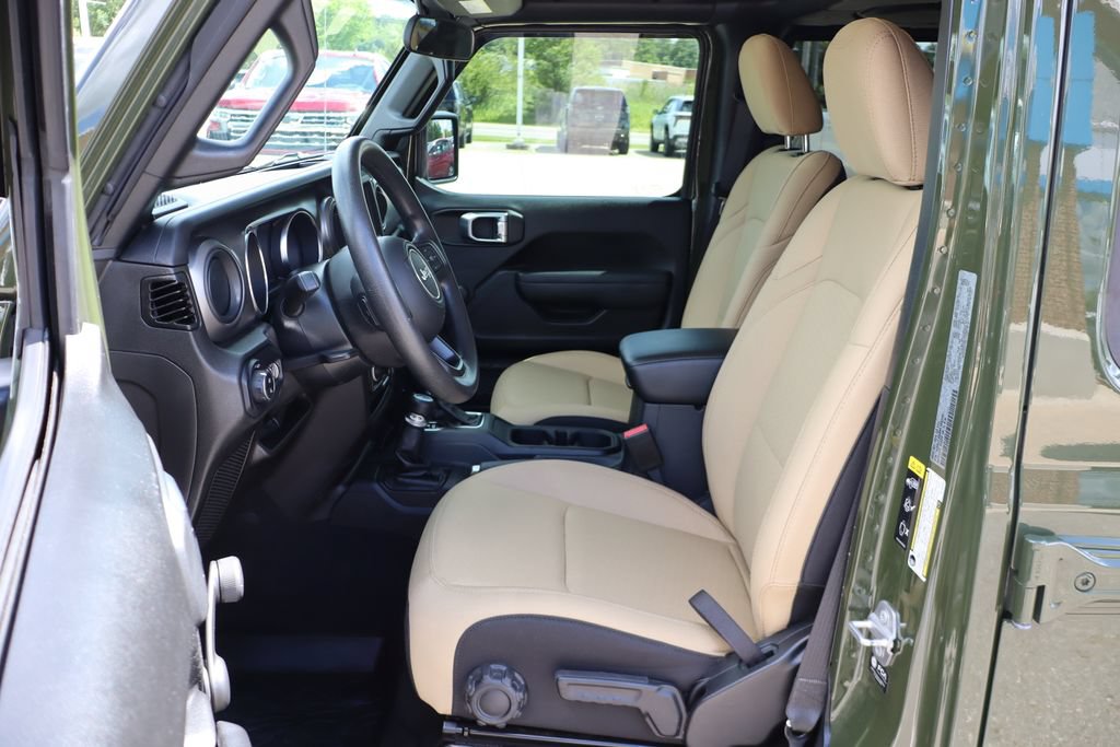Used 2022 Jeep Gladiator Sport AWD/4WD image 12
