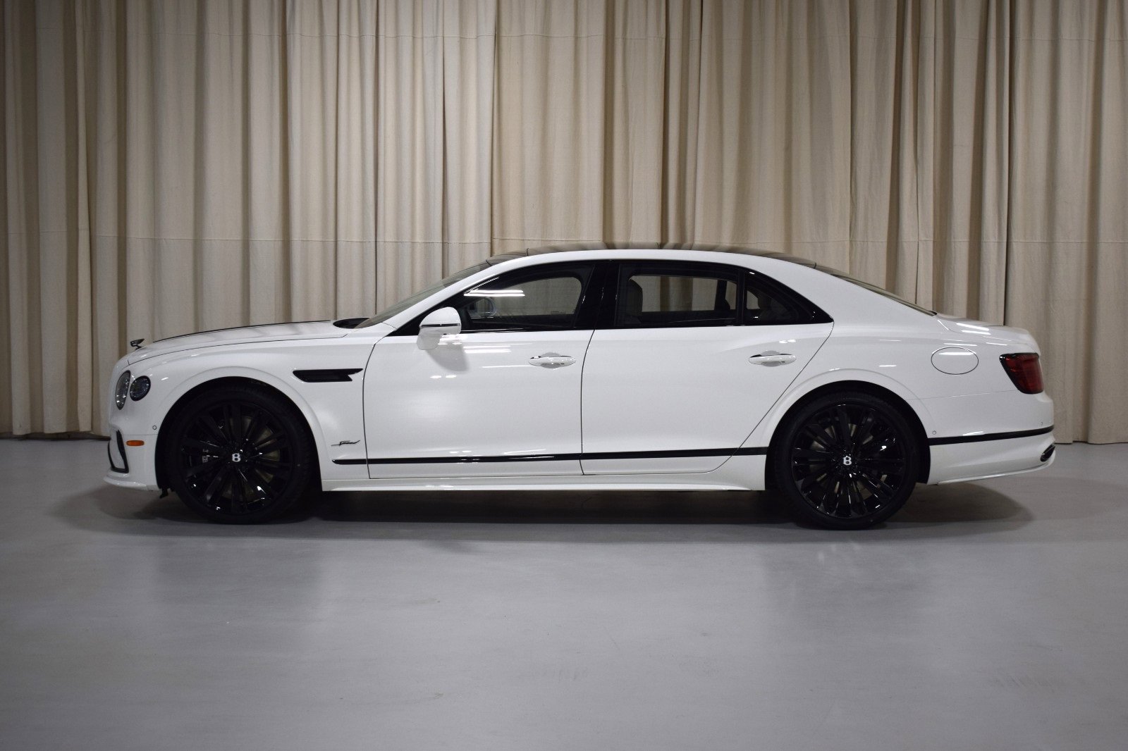 New 2025 Bentley Flying Spur Plug-In Hybrid image 11