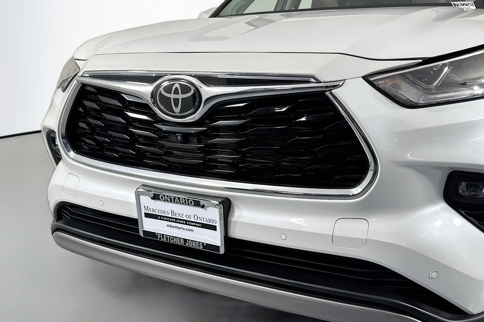 Used 2025 Toyota Highlander Limited AWD/4WD image 14