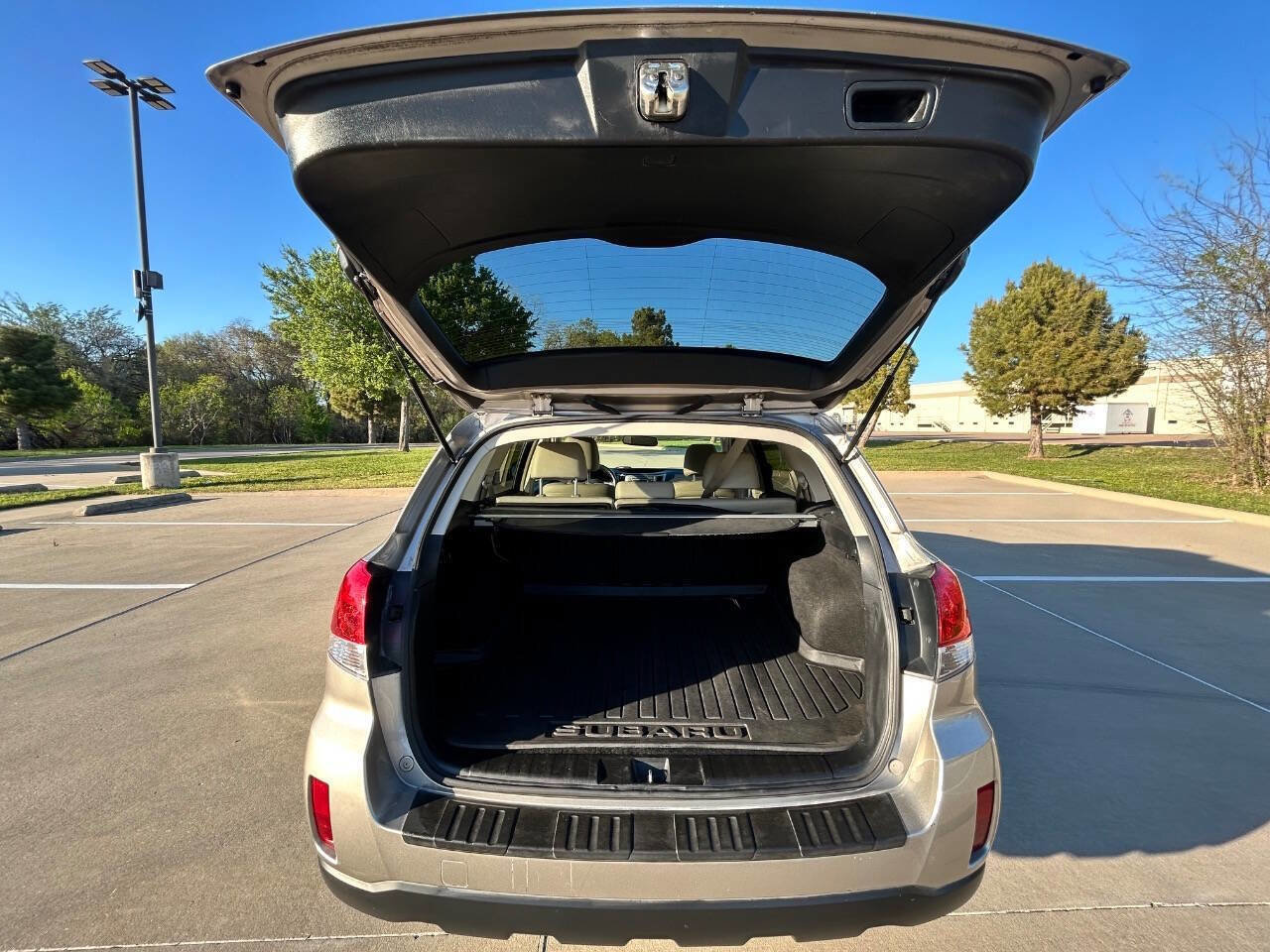 Used 2014 Subaru Outback 2.5i Limited w/ Moonroof Package image 10