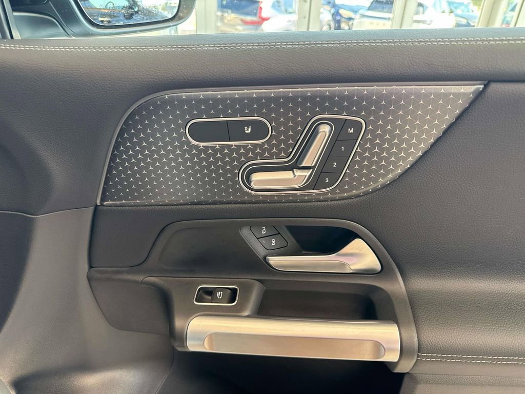 Used 2024 Mercedes-Benz GLB 35 AMG 4MATIC image 15