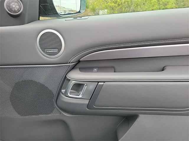 New 2025 Land Rover Discovery Metropolitan Edition AWD/4WD image 21