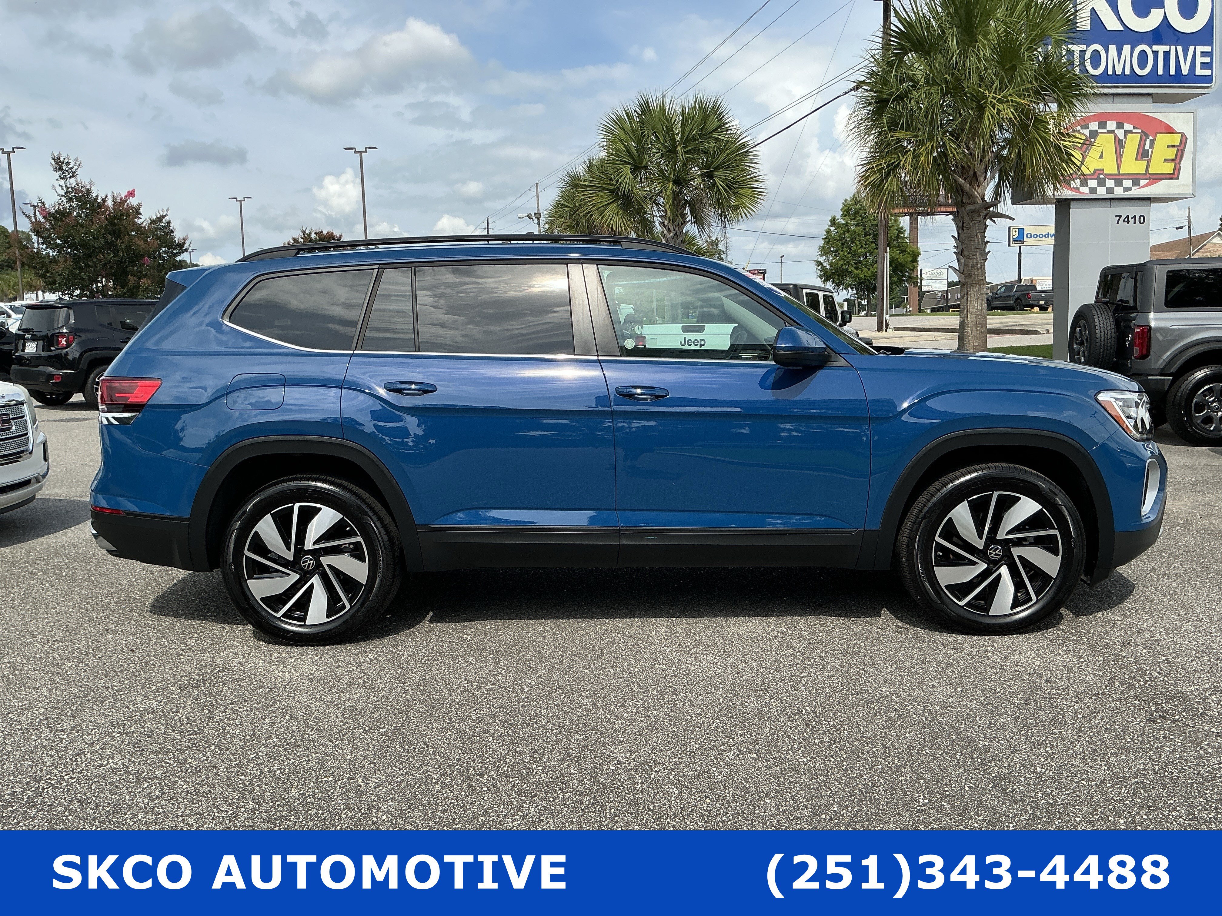 Used 2025 Volkswagen Atlas SE AWD/4WD image 6