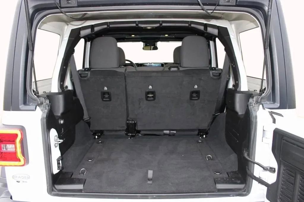 Used 2024 Jeep Wrangler Unlimited Rubicon image 34