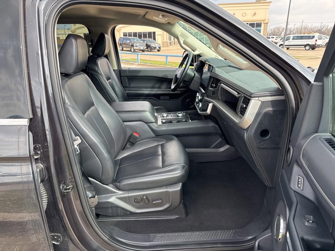 Used 2024 Ford Expedition XLT image 14