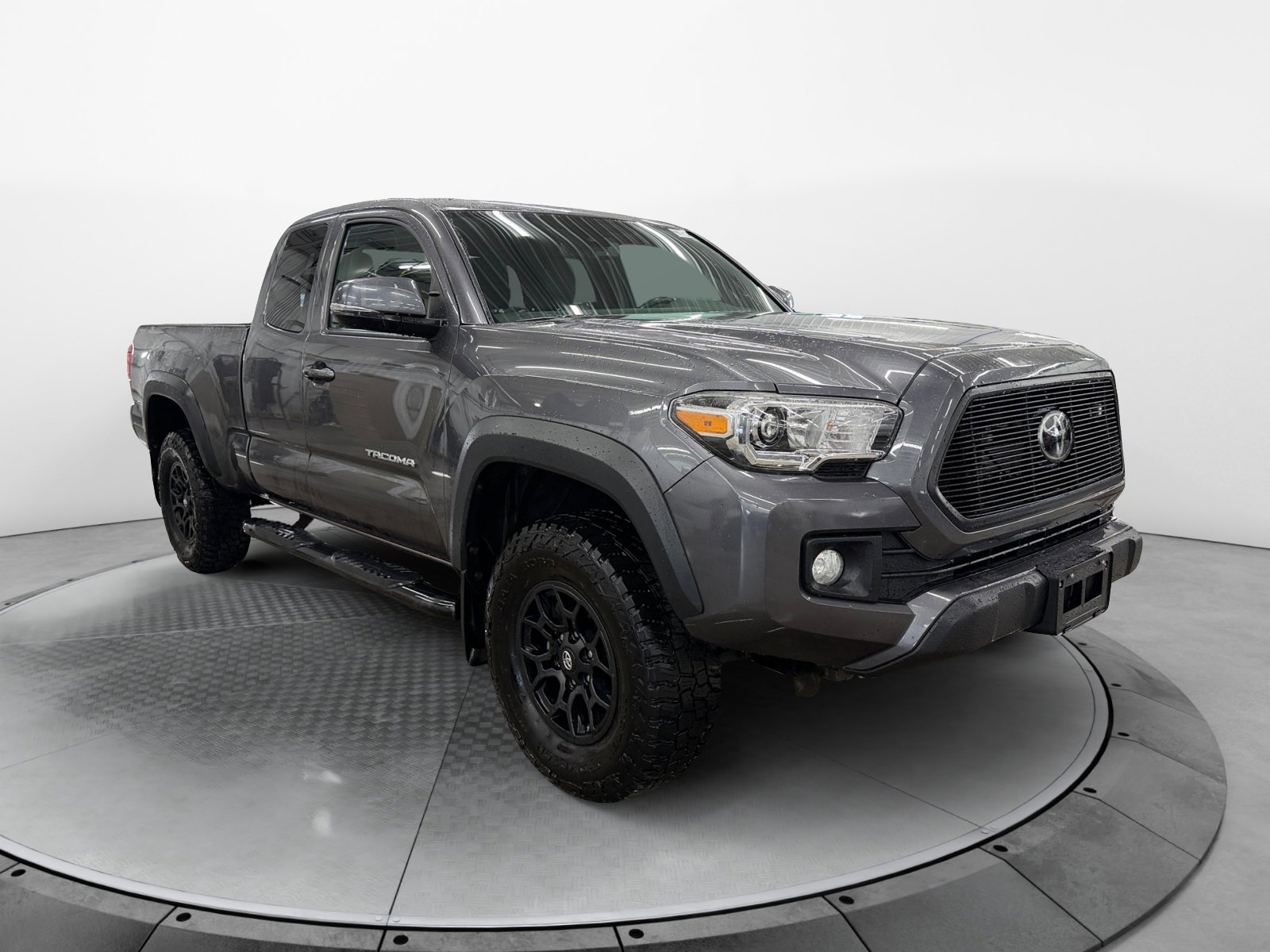 Used 2019 Toyota Tacoma TRD Off-Road image 4