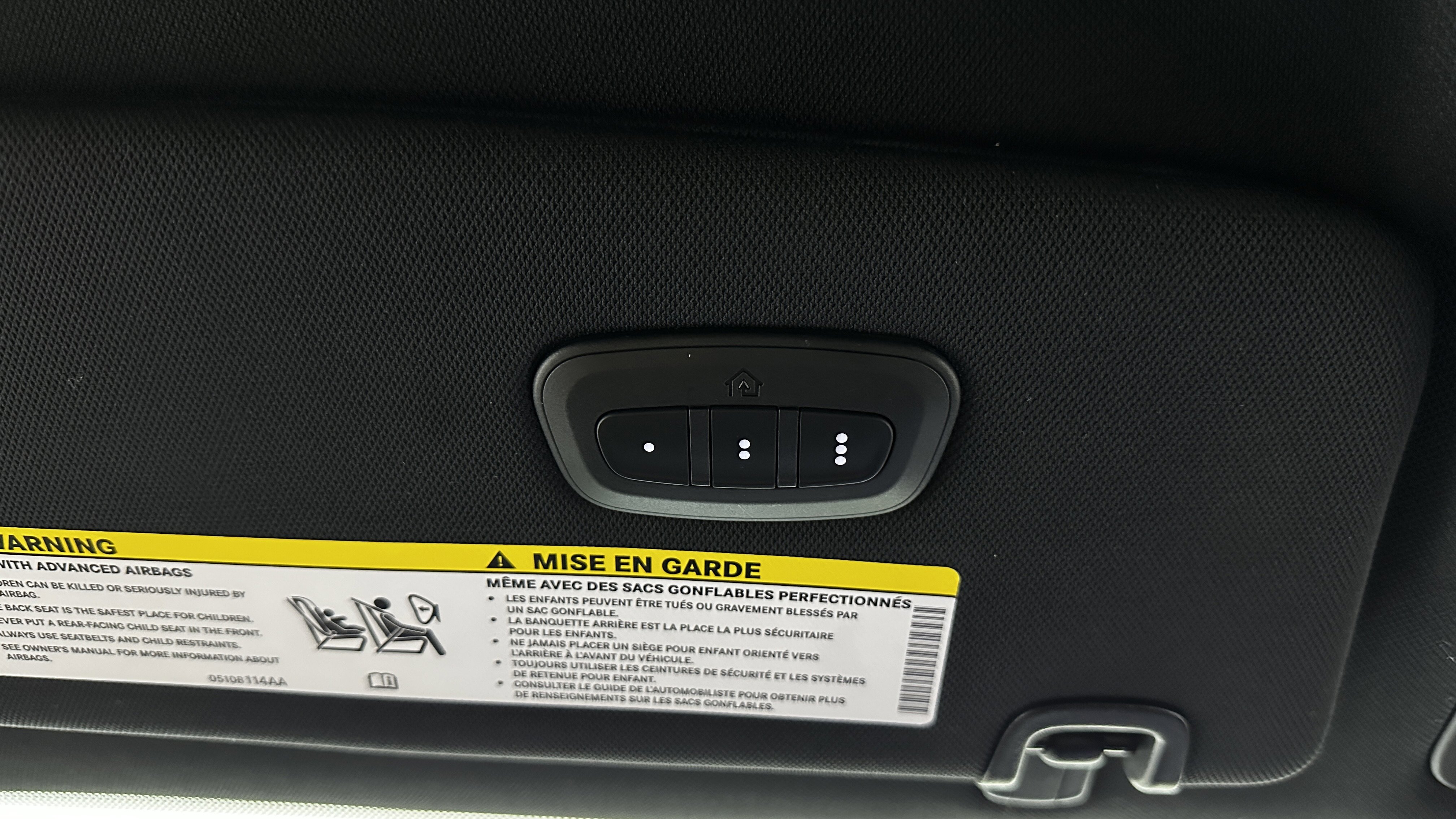 Used 2025 Chrysler Pacifica Select image 18