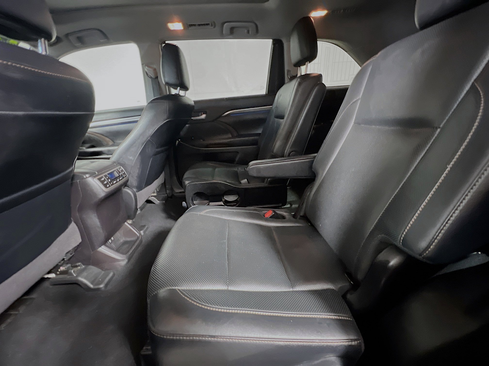 Used 2019 Toyota Highlander Limited Platinum image 29