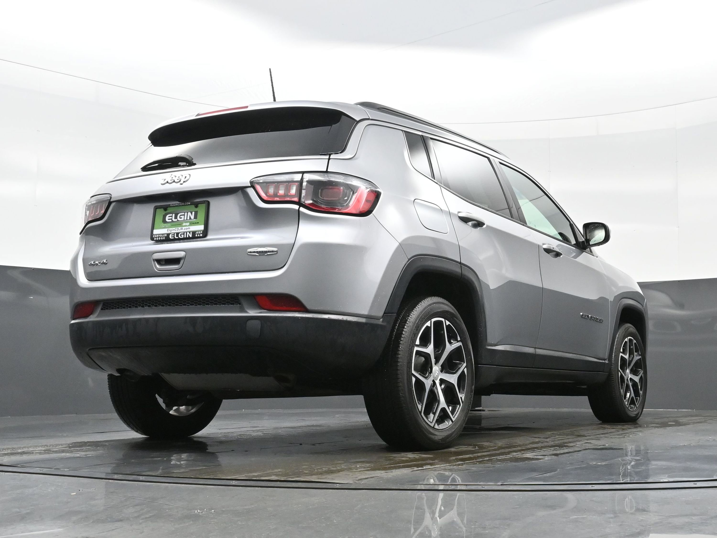 Used 2024 Jeep Compass Latitude AWD/4WD image 30