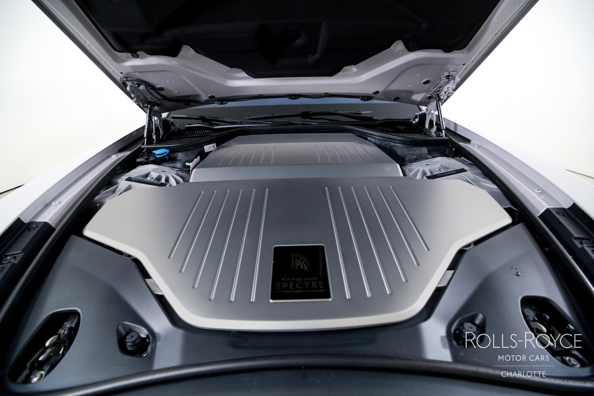 New 2025 Rolls-Royce Spectre Black Badge w/ Spectre Enhancement Package image 32