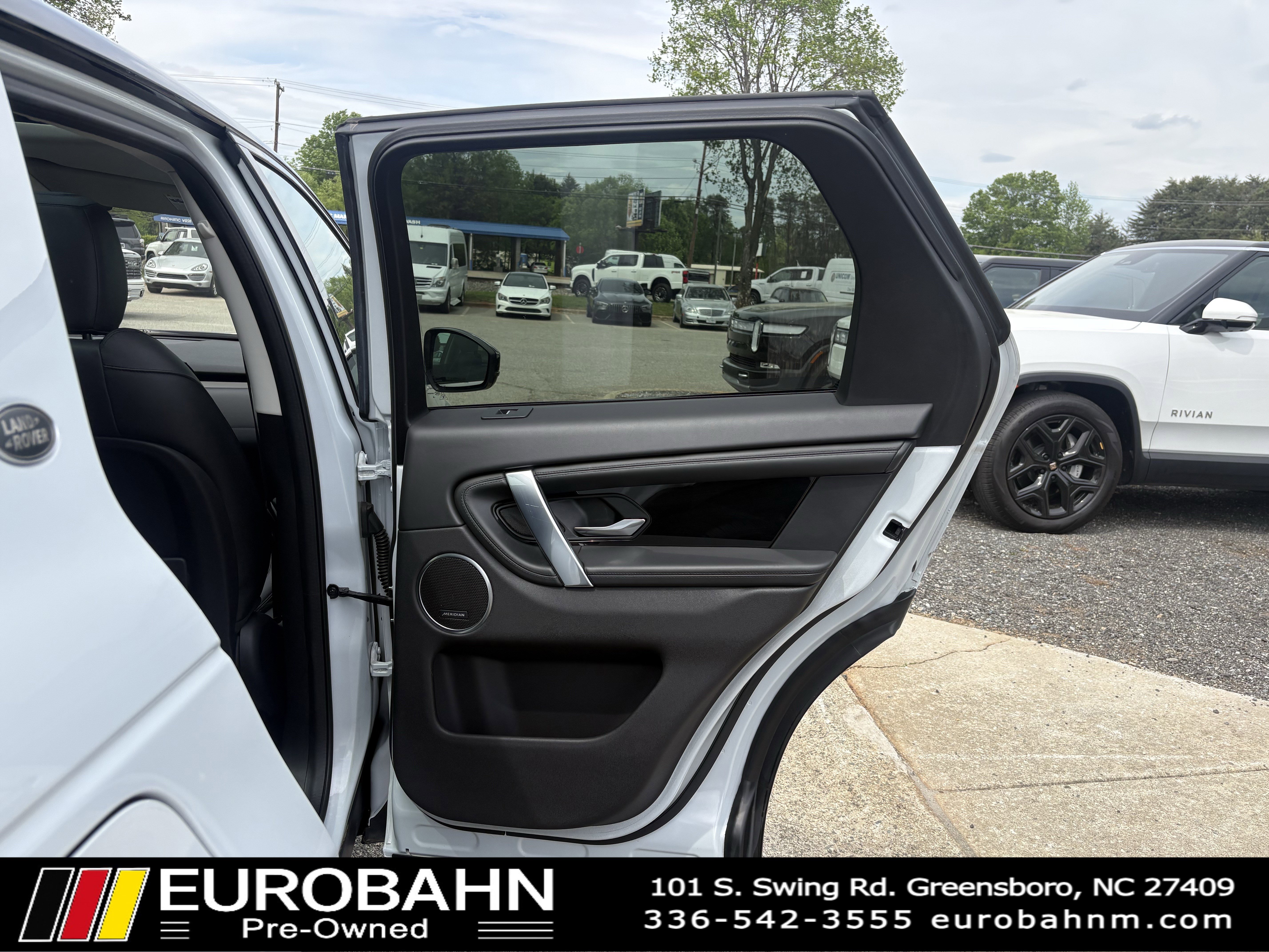 Used 2020 Land Rover Discovery Sport SE image 13