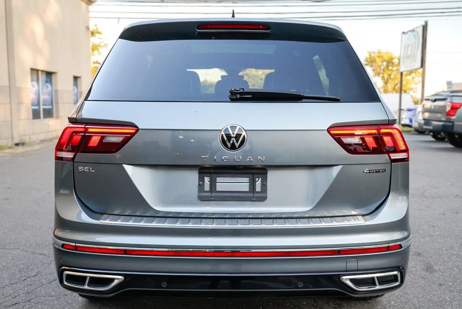 Used 2022 Volkswagen Tiguan SEL R-Line AWD/4WD image 6
