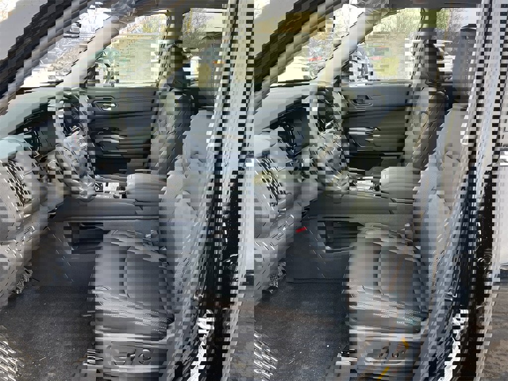 New 2026 Nissan Pathfinder SL image 4